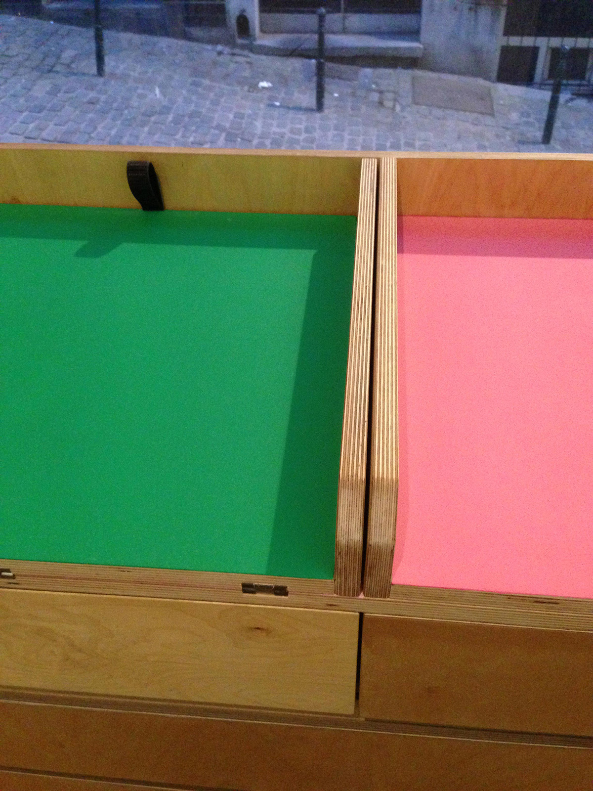 photo de deux couleurs de finition : rose et vert